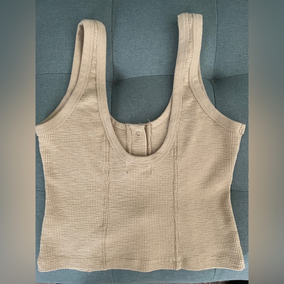 🌻5/$16🌻 Cropped waffle tank - Picture 2 of 5